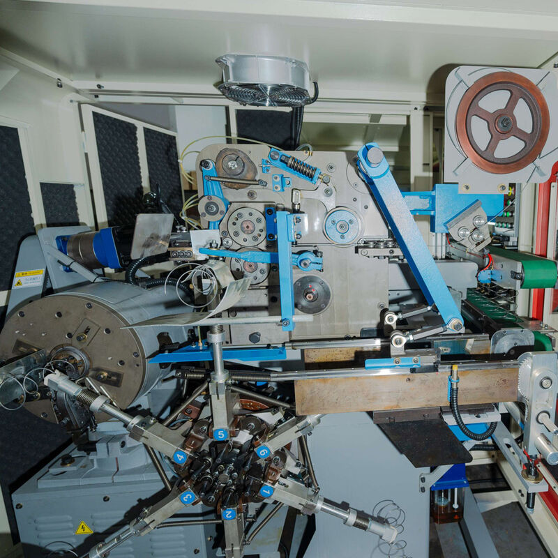 Capaciteit 60-90 vellen 8 uur Matras Productielijn Totaal vermogen Ongeveer 35 KVA Productieapparatuur voor matrassen met hoge output